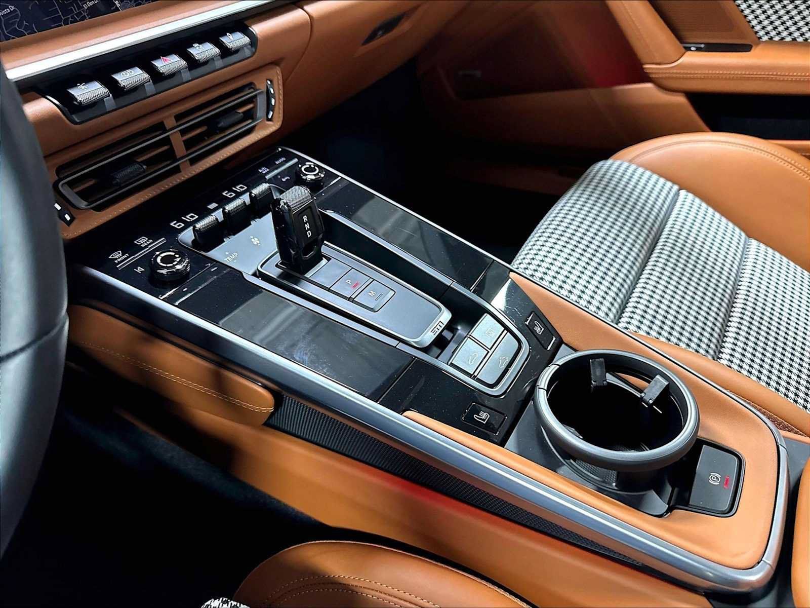 Used 2024 Porsche 911 Carrera 4 AWD/4WD image 19
