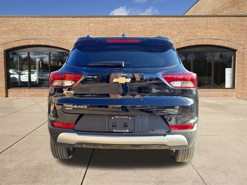 Used 2025 Chevrolet TrailBlazer LT w/ Driver Confidence Package image 4