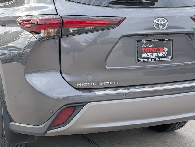 Used 2024 Toyota Highlander Platinum FWD image 8
