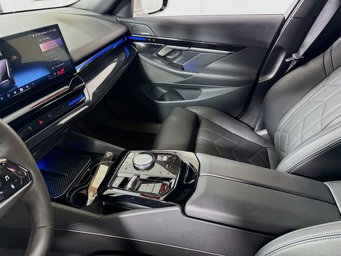 Used 2025 BMW 530i xDrive xDrive w/Navigation,Leather,Su image 25