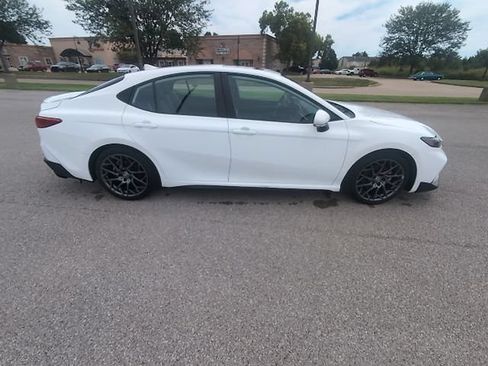 Used 2025 Toyota Camry SE w/ Convenience Package FWD image 2