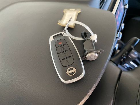 Used 2025 Nissan Versa SV FWD image 21