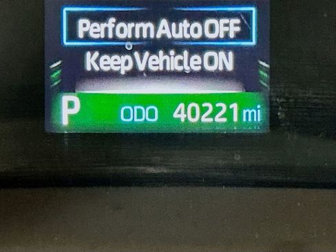 Used 2023 Toyota Sienna XLE FWD image 10