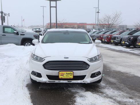 Used 2015 Ford Fusion SE w/ Equipment Group 202A image 2