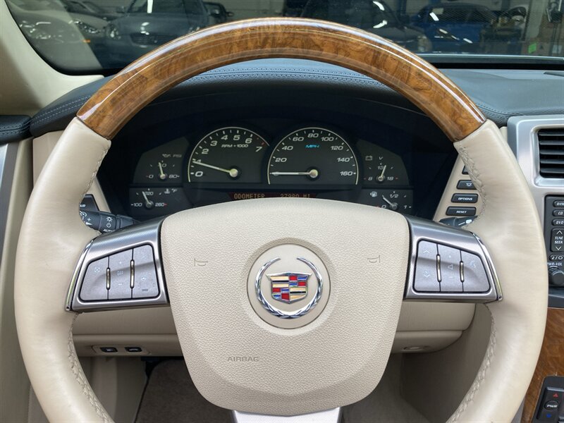 Used 2009 Cadillac XLR RWD image 21