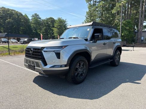 Used 2024 Lexus GX 550 AWD/4WD image 2