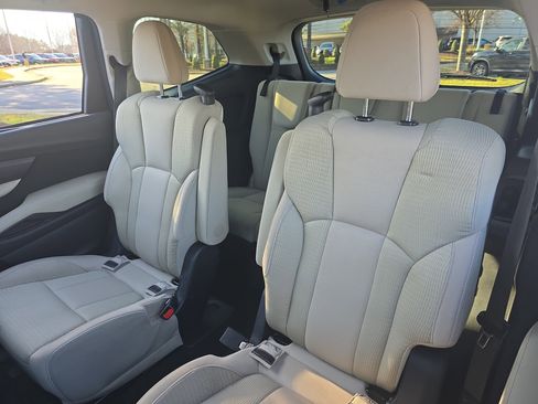 Used 2020 Subaru Ascent Premium w/ Convenience Package image 16