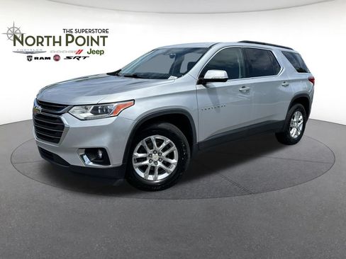 Used 2019 Chevrolet Traverse LT FWD image 1