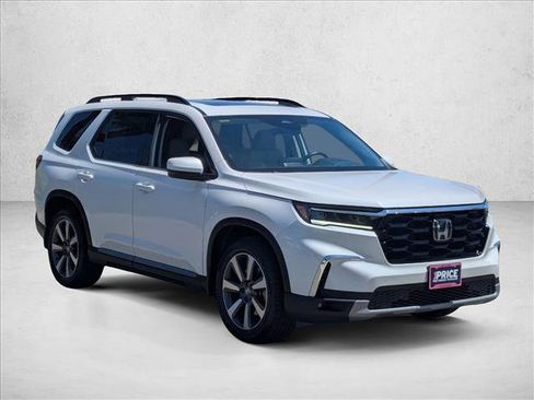 Used 2023 Honda Pilot Touring image 3