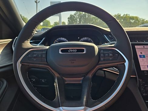 New 2025 Jeep Grand Cherokee L Limited w/ Luxury Tech Group II image 41