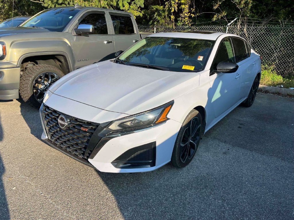 Used 2024 Nissan Altima 2.5 SR w/ SR Premium Package FWD image 4
