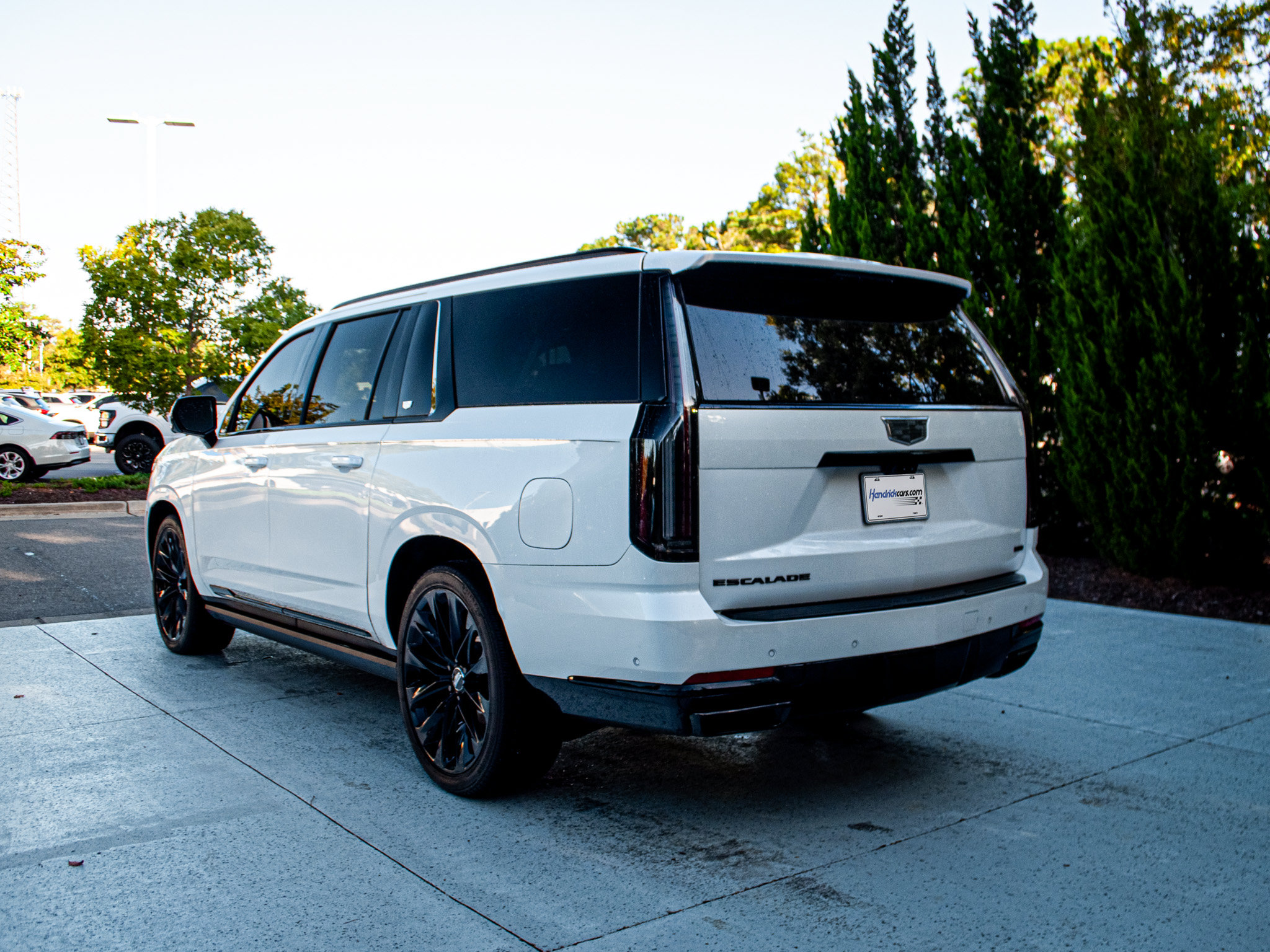 Used 2025 Cadillac Escalade ESV Sport Platinum w/ LPO, ONYX Package AWD/4WD image 9