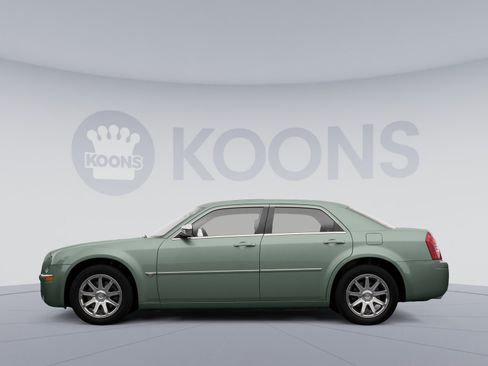 Used 2006 Chrysler 300 Touring RWD image 1