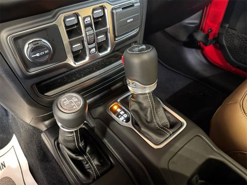 Used 2023 Jeep Wrangler Unlimited Sahara w/ Cold Weather Group image 21