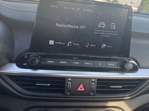 Used 2022 Kia Forte LXS w/ LXS Technology Package image 2