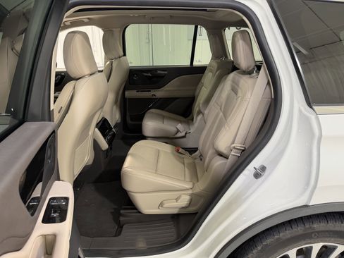 Used 2022 Lincoln Aviator Reserve w/ Equipment Group 201A image 12