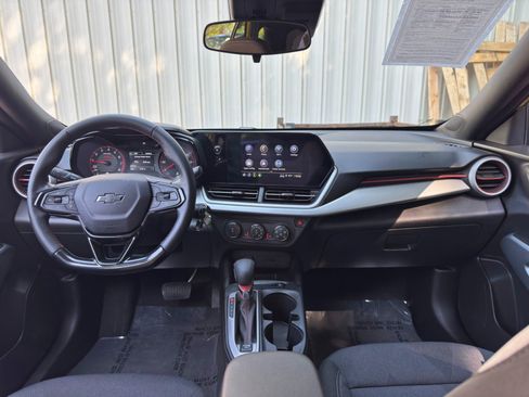 Used 2025 Chevrolet Trax RS w/ Driver Confidence Package FWD image 11