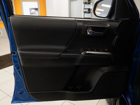 Used 2016 Toyota Tacoma TRD Off-Road image 5