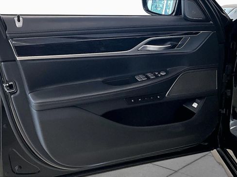 Used 2019 BMW 750i w/ Executive Package RWD image 19