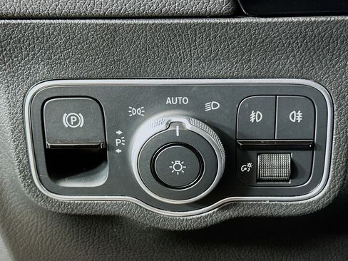 Used 2025 Mercedes-Benz GLA 250 4MATIC image 17