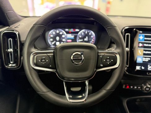 Used 2022 Volvo XC40 T5 R-Design w/ Climate Package AWD/4WD image 17
