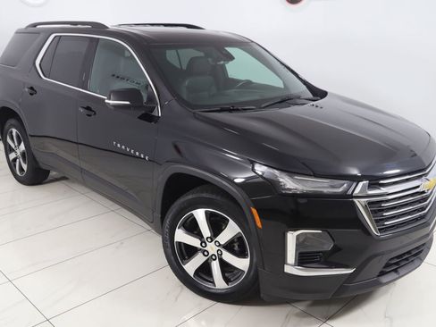 Used 2023 Chevrolet Traverse LT w/ LT Premium Package AWD/4WD image 17