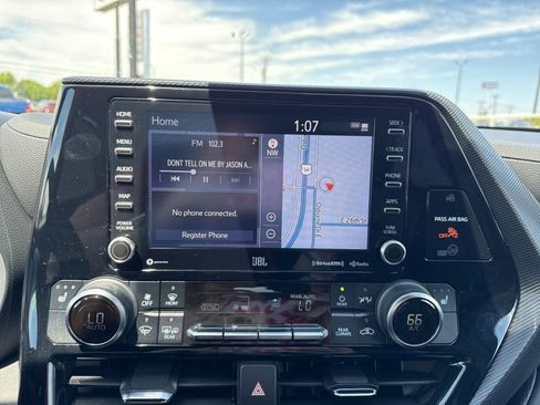 Used 2022 Toyota Highlander XSE AWD/4WD image 18