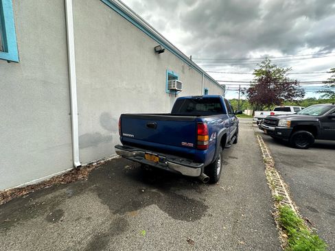 Used 2004 GMC Sierra 2500 SLE w/ Skid Plate Package image 7