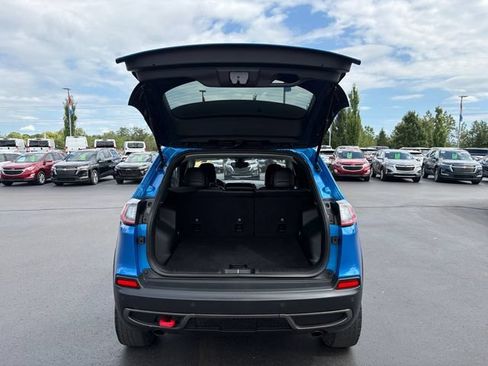 Used 2019 Jeep Cherokee Trailhawk w/ Cold Weather Group AWD/4WD image 16