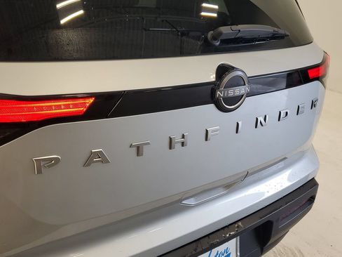 Used 2025 Nissan Pathfinder SV FWD image 7