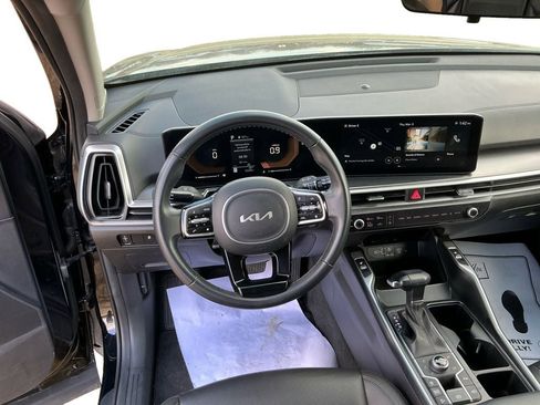 Used 2024 Kia Sorento S image 12