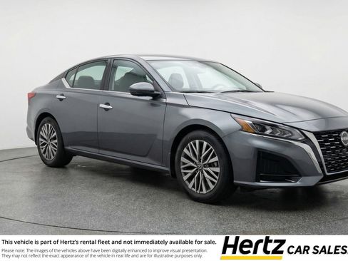Used 2025 Nissan Altima 2.5 SV FWD image 1