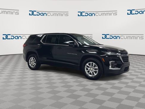 Used 2023 Chevrolet Traverse LS FWD image 2