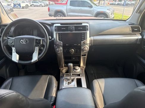 Used 2020 Toyota 4Runner SR5 AWD/4WD image 13