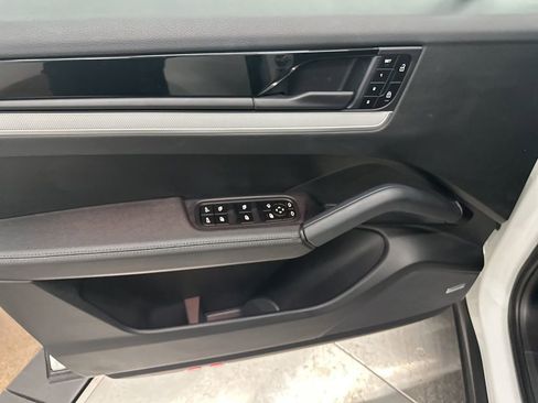 Used 2024 Porsche Cayenne Coupe image 11