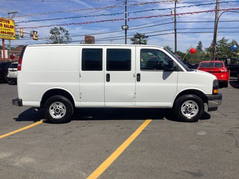 Used 2023 GMC Savana 2500 Cargo Van w/ Driver Convenience Package image 8