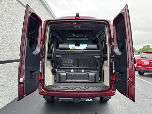 Used 2024 Mercedes-Benz Sprinter 2500 image 10