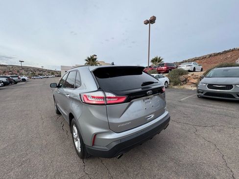 Used 2020 Ford Edge SE image 3