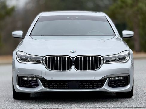 Used 2018 BMW 750i xDrive image 2
