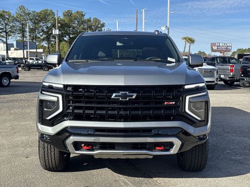 Used 2025 Chevrolet Suburban Z71 w/ Z71 Off-Road Package image 3