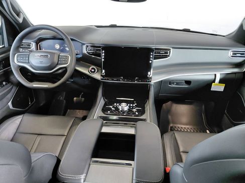 New 2026 Jeep Grand Wagoneer Limited image 18