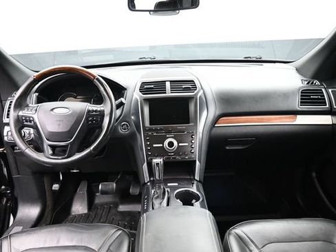 Used 2018 Ford Explorer Platinum AWD/4WD image 27