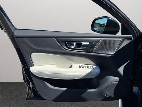 Used 2024 Volvo V60 B5 Cross Country Ultimate w/ Climate Package image 23