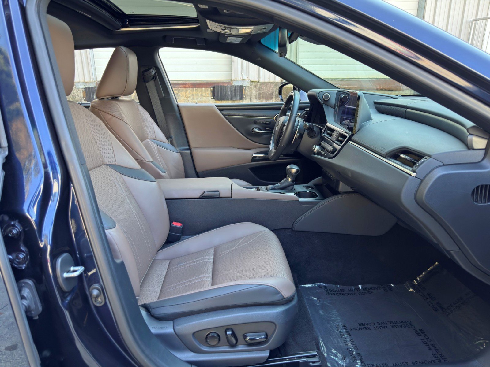 Used 2024 Lexus ES 300h Ultra Luxury w/ Accessory Package (Z2) FWD image 16