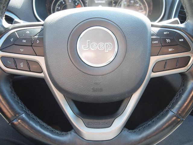 Used 2019 Jeep Cherokee Latitude Plus w/ Cold Weather Group AWD/4WD image 9