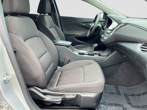 Used 2020 Chevrolet Malibu LT FWD image 25