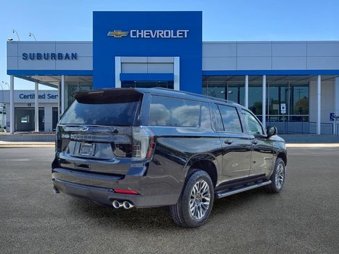 New 2026 Chevrolet Suburban Z71 w/ Comfort Package AWD/4WD image 4