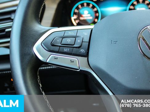 Used 2025 Volkswagen Atlas SE image 29