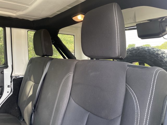 Used 2017 Jeep Wrangler Unlimited Sahara AWD/4WD image 10
