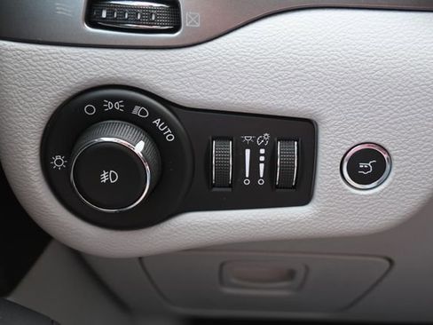 Used 2019 Jeep Cherokee Limited AWD/4WD image 39